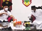 GUBERNUR DAN WAGUB KALTENG DISKUSI
