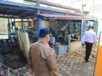 BOPEN-Krisi Oksigen PABRIK OKSIGEN: Bupati Kotim, H Halikinnor meninjau PT Samator Gas Industri yang merupakan penyuplai oksigen, belum lama ini. (FOTO:HUMAS UNTUK KALTENG POS)