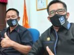 DPRD BARSEL RAPAT : Dua anggota DPRD Barito Selatan, Ideham dan Sudiarto saat menghadiri rapat komisi di ruang rapat ketua DPRD Barsel, beberapa waktu lalu. (FOTO: JENERI/KALTENG POS)