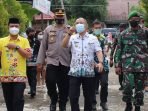 PEMKAB BARSEL KUNJUNGAN : Bupati Barito Selatan H Eddy Raya Samsuri bersama forkopimda saat berkunjung ke Desa Sababilah, Kecamatan Dusun Selatan, beberapa waktu lalu. (FOTO:KOMINFO UNTUK KALTENG POS)