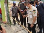 PEMKAB BARSEL KUNJUNGAN: Bupati Barito Selatan H Eddy Raya Samsuri saat berkunjung ke Desa Pararapak, Kecamatan Dusun Selatan, beberapa waktu lalu. (FOTO: KOMINFO UNTUK KALTENG POS)