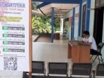 PEMKAB BARTIM SEPI : Tempat pelayanan di Disdukcapil tidak terlihat warga mengurus adminduk, Rabu (28/7). (FOTO:LOGMAN/KALTENG POS)