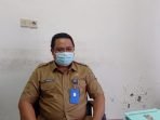 SERUYAN SAMPAIKAN KETERANGAN: Kabid Mutasi dan Promosi BKSDM Seruyan, Riduansyah memberikan penjelasan seleksi CPNS di Ruang Kerjanya, Selasa (27/7). (FOTO: YADI UNTUK KALTENG POS)