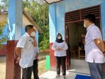BOPEN - Wabup apresiasi PBS TINJAU: Wabup Kotim, Irawati meninjau bangunan sekolah di Desa Rongkang, Kecamatan Mentaya Hilir Utara yang dibangun oleh perusahaan besar swasta (PBS) yang beroperasi di wilayah itu, Rabu (4/8). (FOTO: AJUDAN UNTUK KALTENG POS)