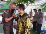 DPRD Kobar KOMPAK: Ketua DPRD Kotawaringin Barat Rusdi Gozali ketika menyampaikan terima kasih kepada kajari yang sudah bertugas di wilayah Kobar. (FOTO: SONY/KALTENG POS)