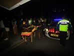 KECELAKAAN SISINGAMANGARAJA PEMUDA MABUK LUKA PARAH: Seorang pemuda mabuk yang mengalami laka tunggal dibawa ke rumah sakit. (FOTO: DENAR/KALTENG POS)