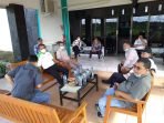 05092021--dprd katingan KUNJUNGAN KERJA: Sejumlah anggota DPRD Katingan, ketika melakukan kunjungan kerja ke wilayah Kecamatan Katingan Tengah, beberapa waktu lalu. (FOTO: DPRD KATINGAN UNTUK KALTENG POS)
