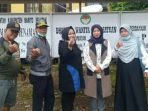 DPRD BARSEL RESES : Komisi II DPRD Barito Selatan menyempatkan untuk foto bersama saat menggelar reses di dapil III Barsel, beberapa waktu lalu. (FOTO: HUMAS SETWAN UNTUK KALTENG POS