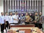 Kepala Bapperida Provinsi Kalteng Leonard S. Ampung bersama Ketua DPRD Barito Utara Mery Rukaini