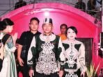 BARITO SELATAN PENUTUPAN: Wakil Bupati Barsel, Khristianto Yudha bersama istri saat mengikuti acara penutupan FBIM di Palangka Raya, Jumat (23/5).