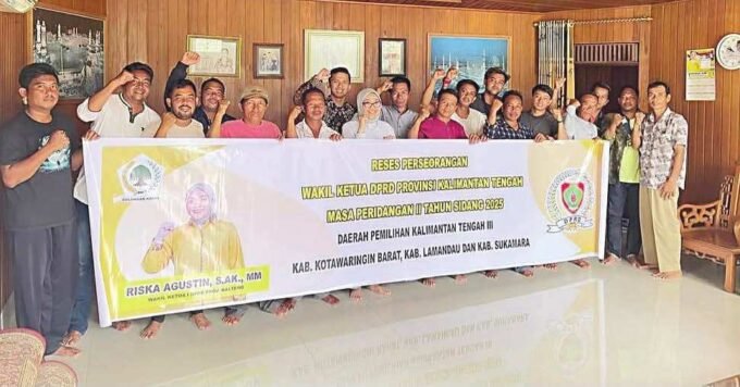 RESES: Wakil Ketua I DPRD Kalteng Riska Agustin melaksanakan reses untuk menyerap aspirasi masyarakat di daerah pemilihan III, beberapa waktu lalu.