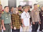 DPRD KALTENG Wakil Ketua I DPRD Kalteng Riska Agustina membersamai Gubernur Kalteng H Agustiar Sabran mengunjungi panti sosial di Kecamatan Bukit Batu, beberapa waktu lalu.