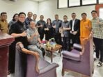 PERANGI NARKOBA: Seluruh jajaran DPRD Kota Palangka Raya mendapatkan hasil negatif narkoba saat uji tes urine oleh BNN Kota Palangka Raya, di Kantor DPRD Kota Palangka Raya, Senin (26/5).