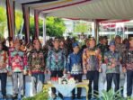 GUNUNG MAS MENGHADIRI: Bupati Gumas Jaya S Monong saat menghadiri apel di kantor gubernur Kalteng, Jumat (23/5).