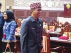 SETELAH RAPAT: Anggota DPRD Provinsi Kalimantan Tengah Bambang Irawan setelah mengikuti rapat paripurna di DPRD Kalteng, beberapa waktu lalu.