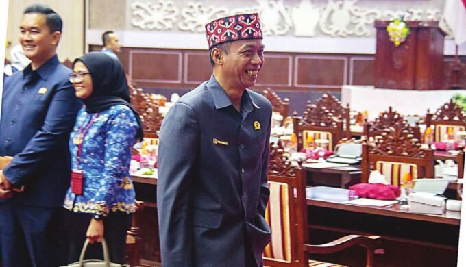 SETELAH RAPAT: Anggota DPRD Provinsi Kalimantan Tengah Bambang Irawan setelah mengikuti rapat paripurna di DPRD Kalteng, beberapa waktu lalu.