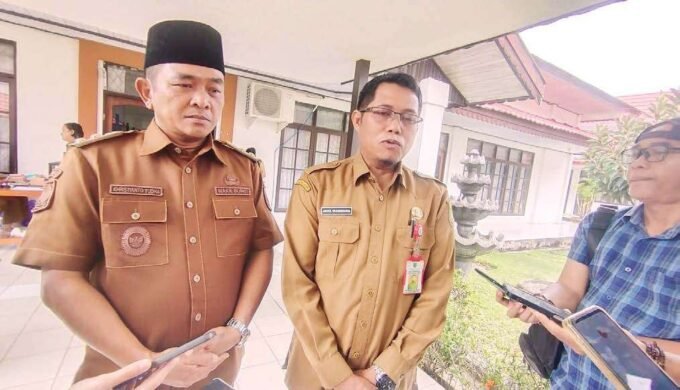 BERI KETERANGAN: Wakil Bupati Barsel, Khristianto Yudha saat menghadiri forum lintas perangkat daerah, Selasa (3/6).