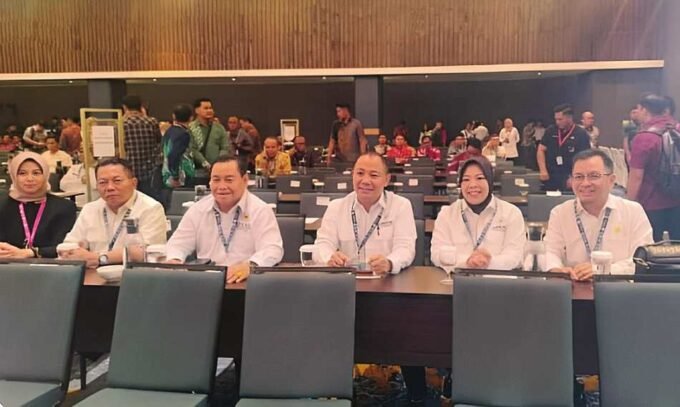 AKTIF DALAM KEGIATAN: Bupati Barsel, Eddy Raya Samsuri (tengah) menghadiri kegiatan APAKSI di Provinsi Sulawesi Utara, baru-baru ini.