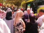 DIJEMPUT: Jemaah haji Barito Timur dijemput di Kantor Kemenag, Senin (23/6).