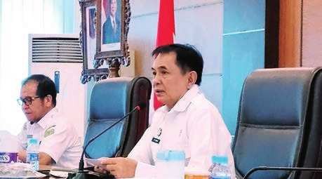 PIMPIN RAPAT: Bupati Bartim, M Yamin memimpin jalannya rapat kerja bersama jajarannya, Rabu (11/6).