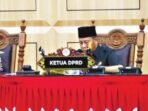 MEMIMPIN : Ketua DPRD Kota Palangka Raya, Subandi ketika sebagai pimpinan rapat dalam Rapat Paripurna, di Gedung DPRD Kota Palangka Raya, Jumat (20/6)