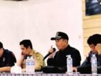 DPRD BATARA KUNJUNGAN: Anggota DPRD Barito Utara, Hasrat (dua dari kanan) saat menyampaikan sambutan di Kecamatan Lahei Barat, Selasa (10/6).