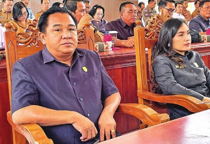 Carles Prenky Anggota, DPRD Gunung Mas