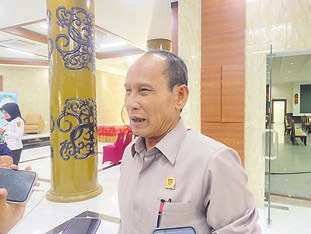 PENJELASAN: Ketua DPRD Kalteng, Arton S Dohong, mendorong budi daya tanaman lokal untuk menekan stunting di Kalteng, Senin (9/6).