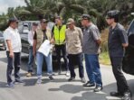 KUNJUNGAN KERJA: Anggota Komisi IV DPRD Kalimantan Tengah melaksanakan kunjungan kerja untuk meninjau akses jalan rusak ke Kabupaten Katingan, belum lama ini.