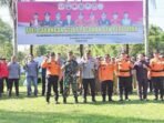 DPRD KAPUAS KOMPAK: Wakil Ketua I DPRD Kapuas Yohanes (dua dari kanan) foto bersama seusai apel gabungan gelar pasukan dan peralatan di Halaman Kantor Bupati Kapuas, Senin (16/6) pagi.