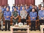 FOTO BERSAMA: Bupati Kapuas H Muhammad Wiyatno foto bersama seusai pembukaan Musrenbang dalam rangka penyusunan RPJMD Kabupaten Kapuas tahun 2025-2029.
