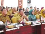 VERIFIKASI: Bupati Kapuas HM Wiyatno didampingi Pj Sekda Kapuas Usis I Sangkai dan Ketua TP PKK Kapuas Hj Siti Saniah Wiyatno mengikuti verifi kasi lapangan hybrid KLA tahun 2025 oleh Kementerian PPPA di Kabupaten Kapuas, Selasa (27/5).