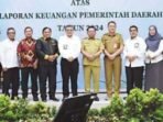 KAPUAS FOTO BERSAMA: Bupati Kapuas H Muhammad Wiyatno foto bersama seusai penerimaan LHP atas LKPD Kabupaten Kapuas tahun anggaran 2024, di Aula Kantor BPK RI Perwakilan Kalteng, Senin (2/6/2025).