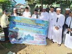KAPUAS SERAHKAN: Bupati Kapuas H Muhammad Wiyatno menyerahkan bantuan sapi kurban dari Presiden Republik Indonesia Prabowo Subianto di Halaman Masjid Agung Al Mukarram, Jumat (6/6).