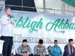 SAMBUTAN: Bupati Katingan Saiful, ketika menyampaikan sambutan di acara Tabligh Akbar bersama Ustadz Prof H Abdul Somad (UAS) di Lapangan Batu Munduk Kelurahan Tumbang Samba, Kecamatan Katingan Tengah, Sabtu (21/6).