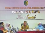PALANGKA RAYA MENGHADIRI: Wakil Wali Kota Palangka Raya, Achmad Zaini menghadiri rapat persiapan Musyawarah Komwil V APEKSI Regional Kalimantan, sekaligus pemilihan Ketua Komwil V periode 2026–2028, di Ruang Rapat Peteng Karuhei I, Kantor Wali Kota Palangka Raya, Selasa (3/6).