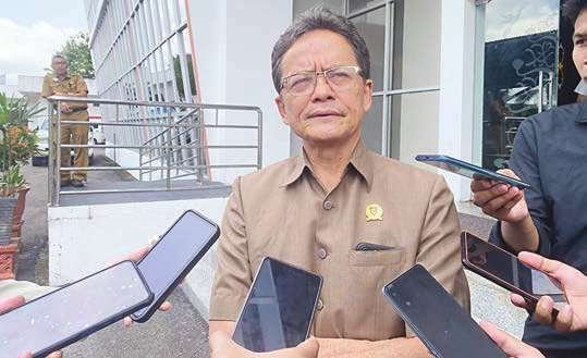 OPTIMISTIS: Anggota Komisi I DPRD Kalteng, Freddy Ering mendorong peningkatan PAD Kalteng agar bisa melesat, Selasa (24/6).