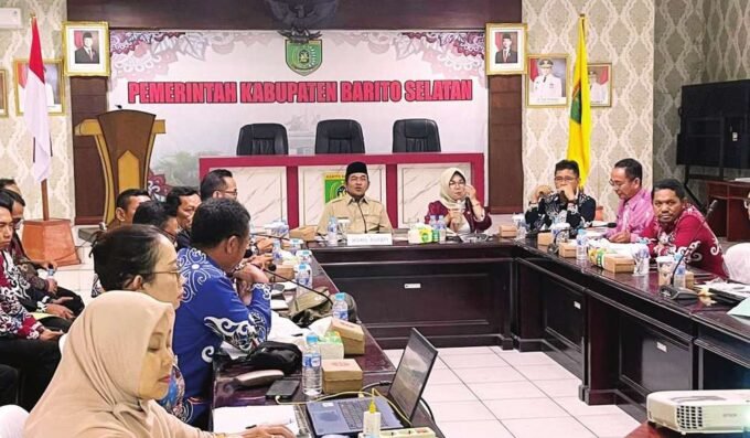 BARITO SELATAN DIBENTUK: Pemkab Barsel menggelar rapat untuk pembentukan tim Satgas Pemungutan Pajak di Aula Setda, Kamis (10/7).