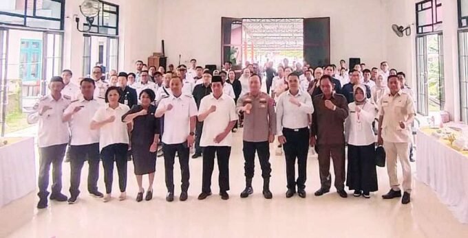 SOSIALISASI: Pemkab Barsel sosialisasi pajak daerah dan retribusi di Aula Kecamatan Dusun Selatan, Rabu (23/7).