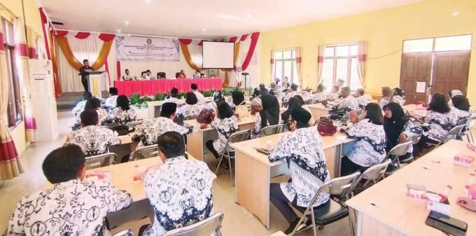 KONFERENSI: Konferensi PGRI Barsel di Aula Dinas Pendidikan setempat, Sabtu (26/7).