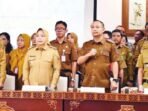 BARITO SELATAN RAPAT EVALUASI: Bupati Barsel, Eddy Raya Samsuri (dua dari kanan) mengikuti rapat Tepra Triwulan II di Palangka Raya, Senin (28/7)