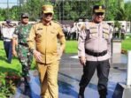 OPERASI TELABANG: Bupati Bartim, M Yamin (kiri) Bersama Kapolres AKBP Edi Santoso usai mengikuti Upacara Operasi Telabang 2025 di Mapolres setempat,senin (14/7)