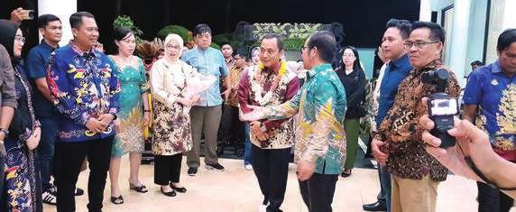 BARITO TIMUR DISAMBUT: Penyambutan Kajari Bartim di Rujab Bupati setempat, Selasa (15/7).