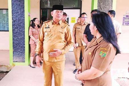 BARITO TIMUR KOORDINASI: Bupati Bartim, Muhammad Yamin melakukan koordinasi degan jajaran pejabat rumah sakit Tamiang Layang, beberapa waktu lalu.
