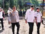 MENINJAU: Bupati Bartim, M Yamin (tengah) melakukan kunjungan ke Danau Dayu, belum lama ini.