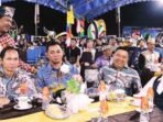DPRD BATARA MENGHADIRI: Anggota DPRD Barito Utara dari kiri Patih Herman AB, Jiham Nur, H Suparjan Efendi dan Naruk Saritani menghadiri pagelaran seni budaya daerah di Water Front City Muara Teweh, Rabu (23/7)