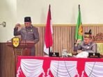 MENYAMPAIKAN: Jubir Banggar DPRD Gunung Mas, Endra menyampaikan pandangan dan laporan sekaligus rekomendasi saat rapat paripurna digedung dewan setempat, Senin (30/6)