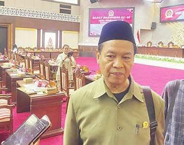 TANGGAPAN: KETUA KOMISI III DPRD KALTENG, SUGIYARTO, BERHARAP ENERGI PANEL SURYA BISA JADI SOLUSI ALTERNATIF MASYARAKAT UNTUK PENERANGAN DI DESA, SENIN (7/7).