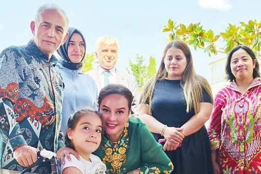 INTERAKSI: Anggota DPRD Provinsi Kalimantan Tengah, Faridawaty Darland Atjeh, dalam giat interaksi antara anak disabilitas dan delegasi Indonesia, belum lama ini.