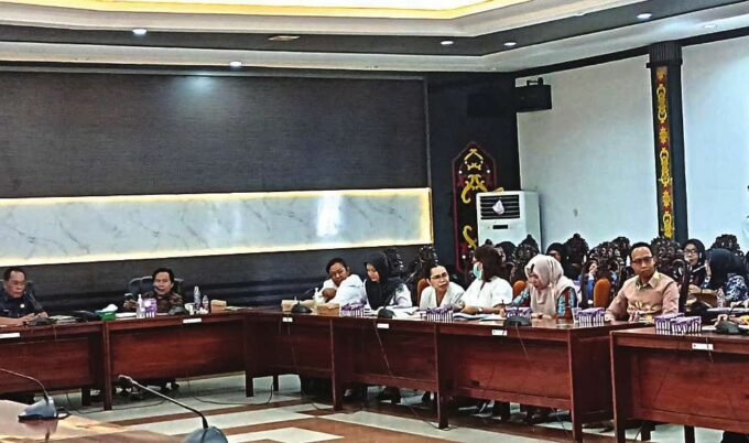 RDP: Wakil Ketua Komisi IV DPRD Kabupaten Kapuas, Ilham Anwar pimpin Rapat Dengar Pendapat (RDP) dengan Disparbudpora Kabupaten Kapuas, Rabu (15/1).